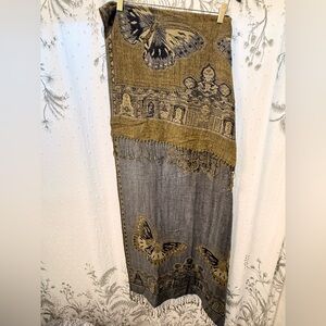 Butterfly Patterned Scarf in Gray and Gold